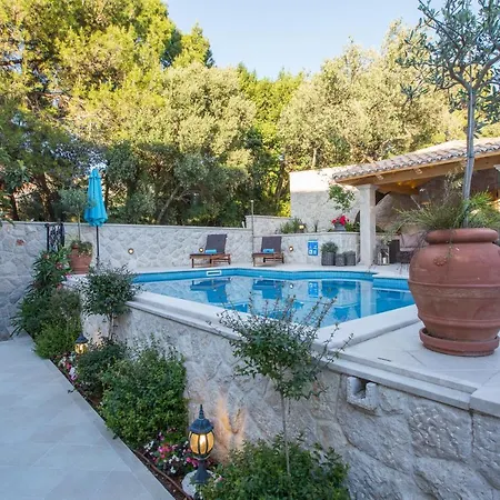 La Perla Villa