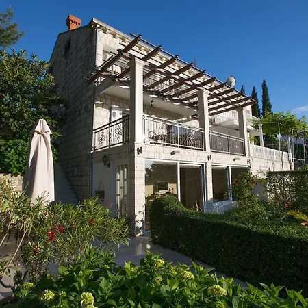 La Perla Villa *